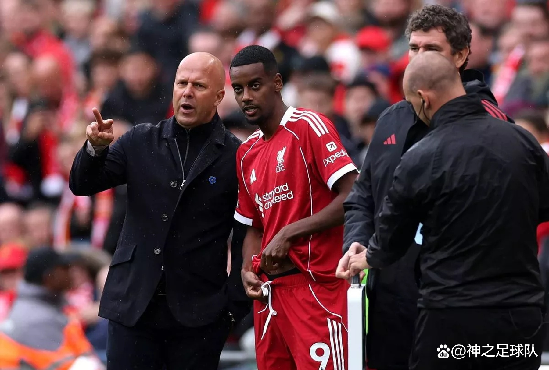 包含利物浦关键时刻挺进下一轮，士气高涨的词条